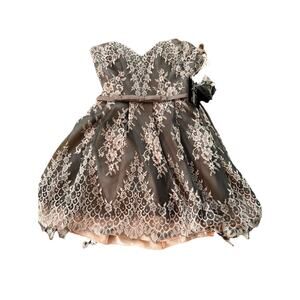 La Femme Short Lace Homecoming Elegant Strapless Cocktail Dress Size 6 NWT